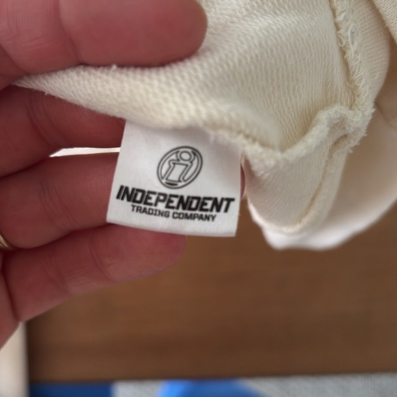 Little Press Co. Golden Cream Sweatshirt / size large - Picture 4 of 4